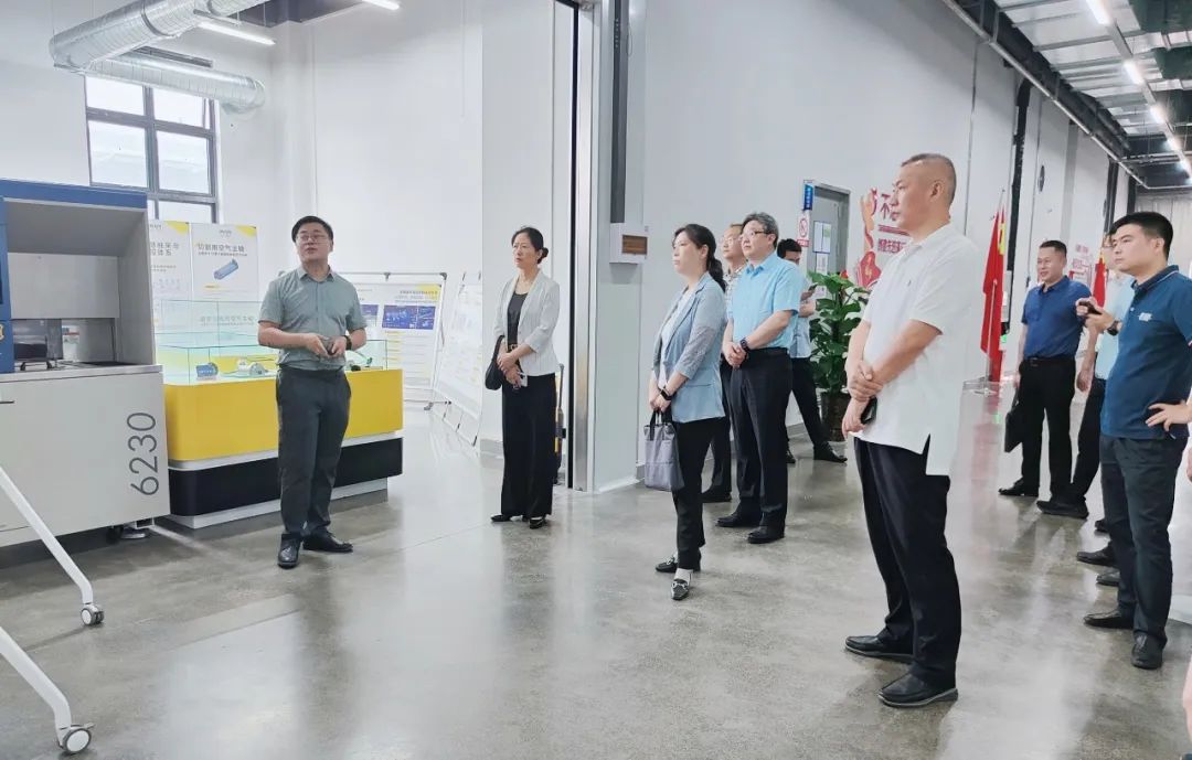 河南省科技厅副厅长陶曼晞一行莅临光力科技航空港厂区调研 - 光力科技